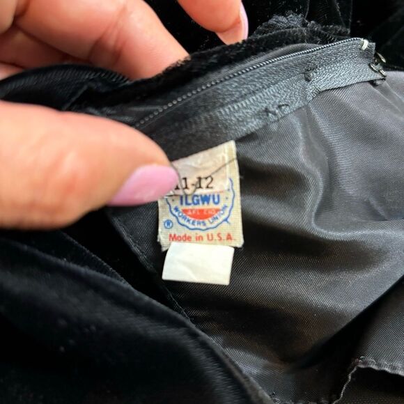 Vintage Union Made Black Velvet Low V Back Bow Detail Floor Length Dress 11/12 - Picture 13 of 16